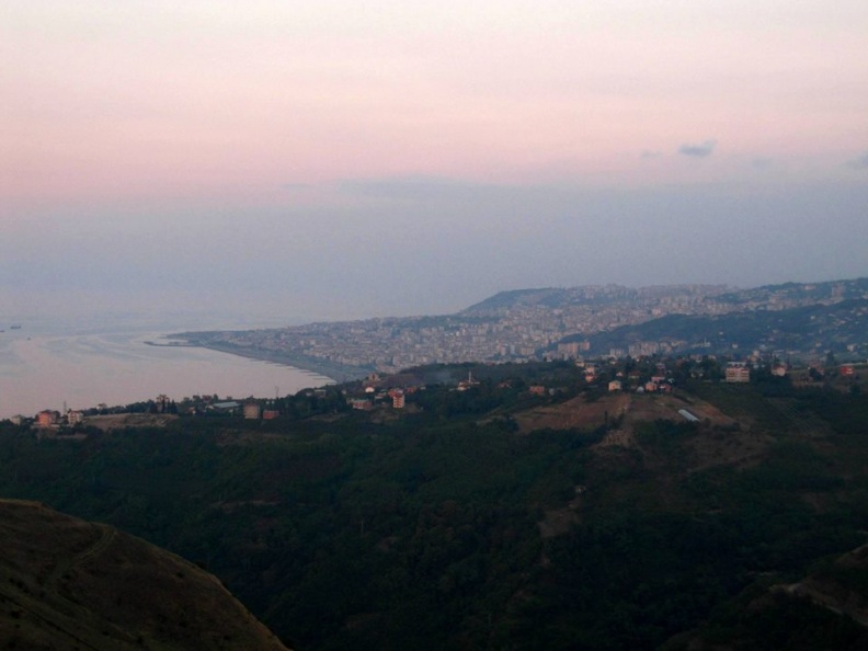 Akcaabat tepelerinden Trabzon.jpg